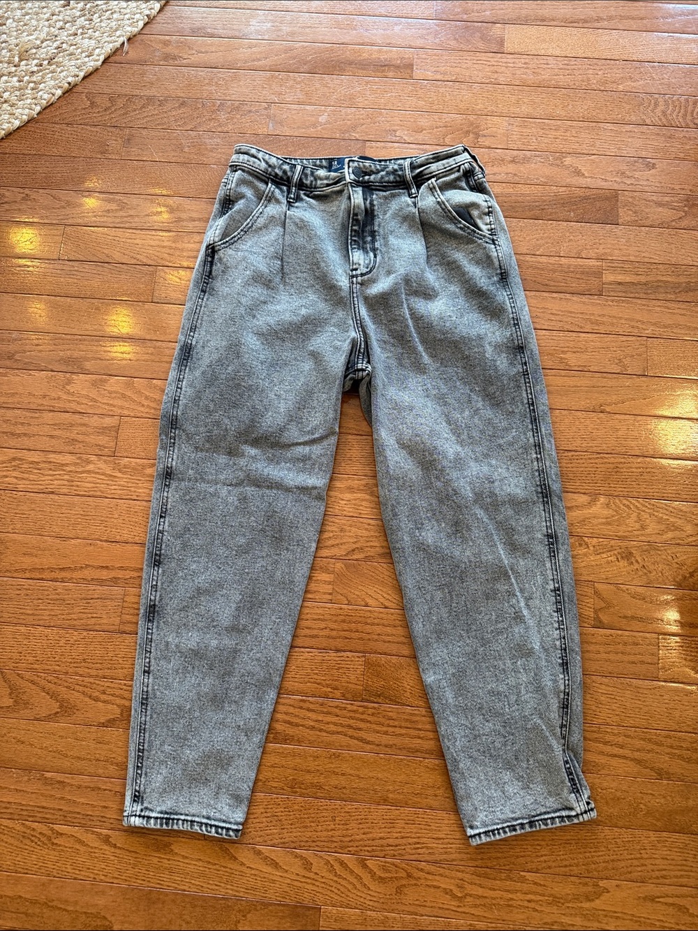 Hollister 🩶 ultra high rise mom jean vintage stretch size 27 like new